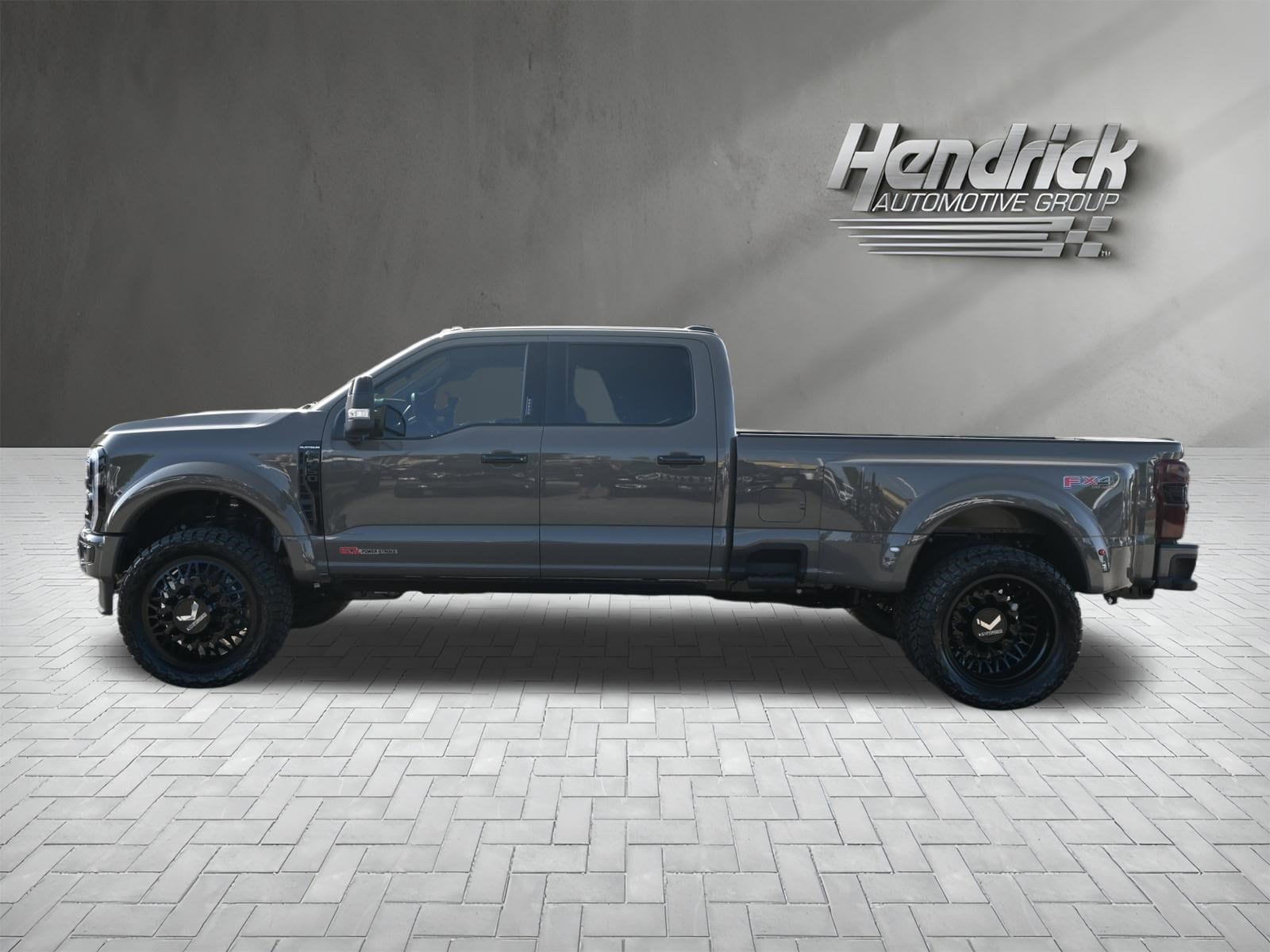 2026 Ford Super Duty F-450 DRW Platinum photo 5