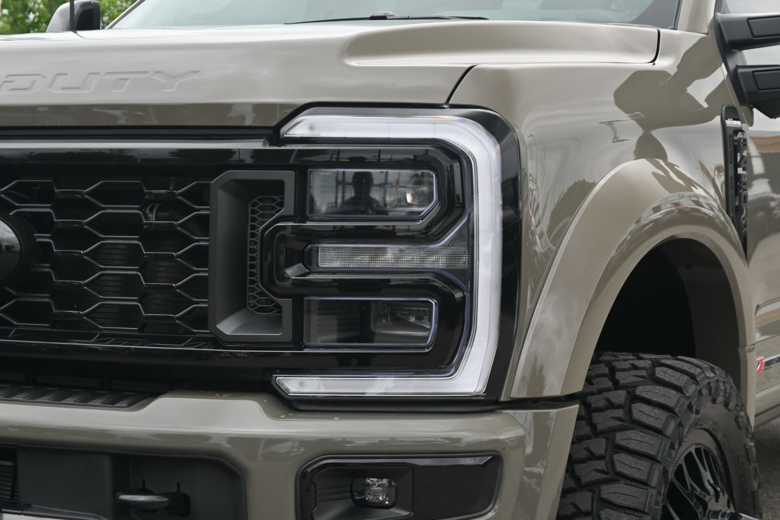 2026 Ford Super Duty F-450 DRW Platinum photo 5