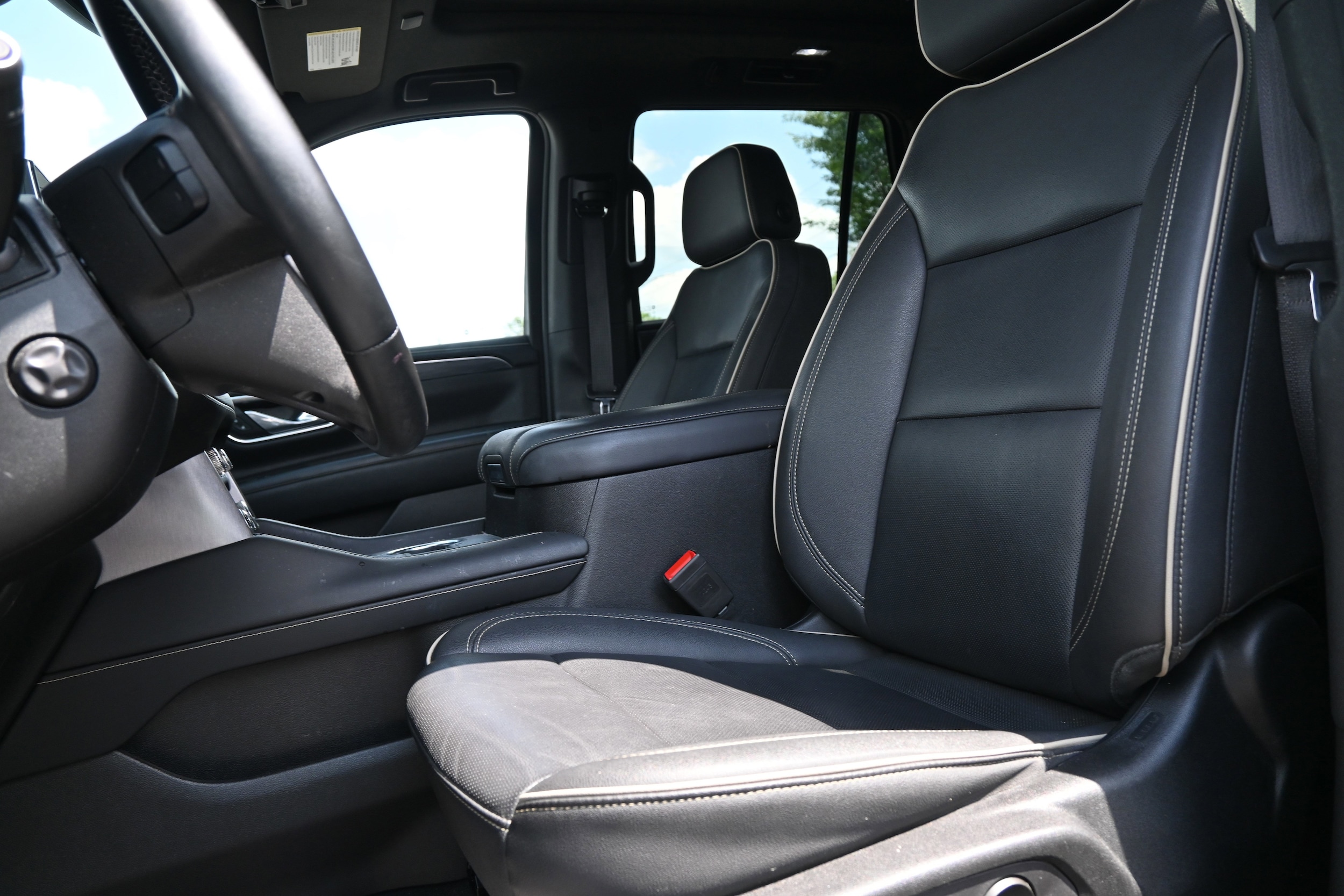 2024 GMC Yukon SLT photo 6