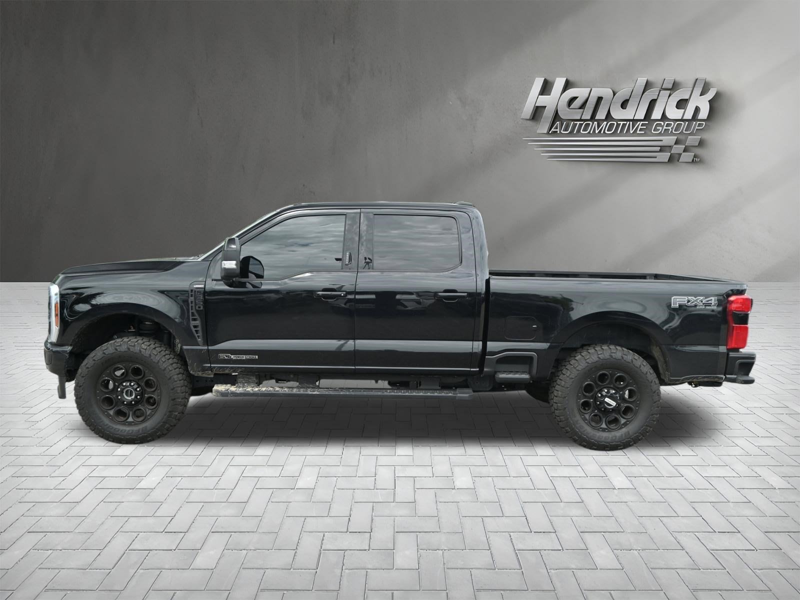 2024 Ford Super Duty F-350 SRW LARIAT photo 5