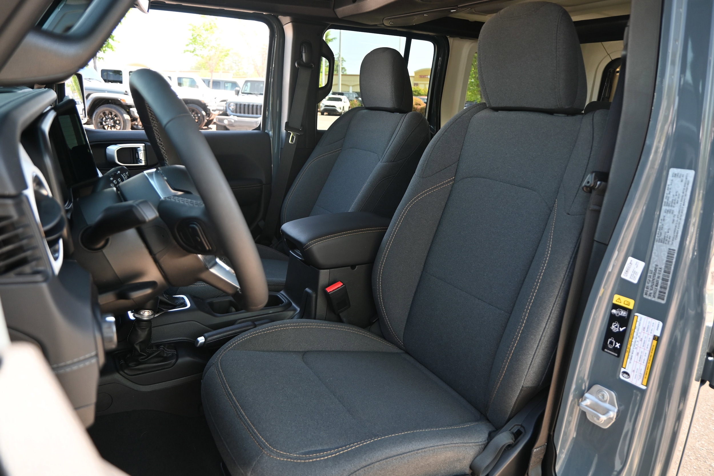 2025 Jeep Wrangler 4xe Sahara photo 5