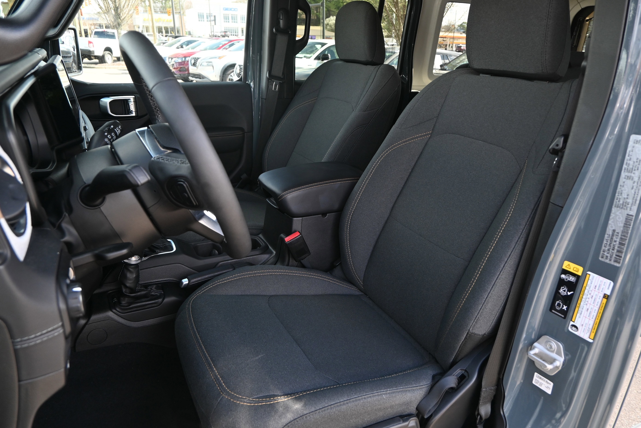 2025 Jeep Wrangler 4xe Sahara photo 5