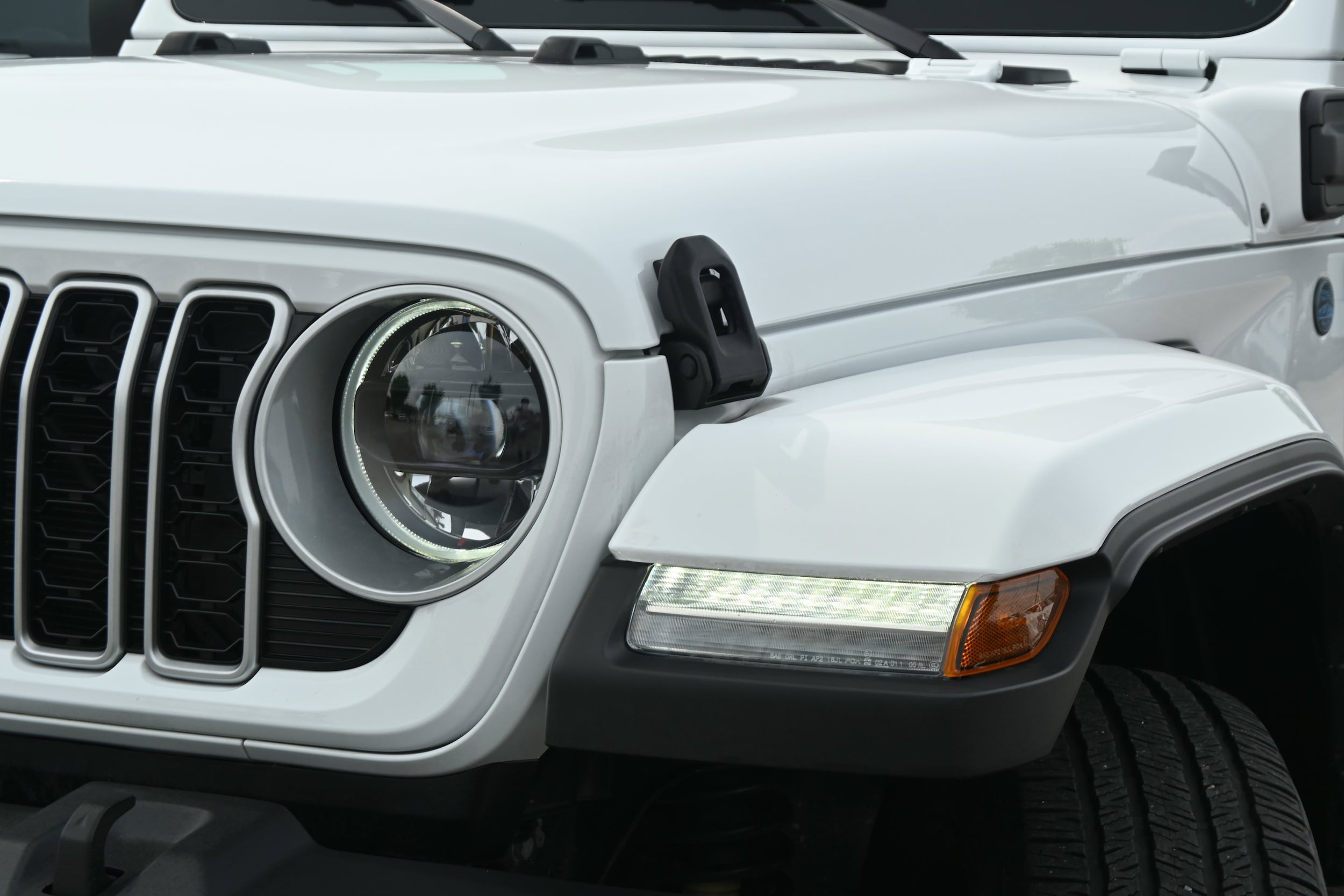 2025 Jeep Wrangler 4xe Sahara photo 5