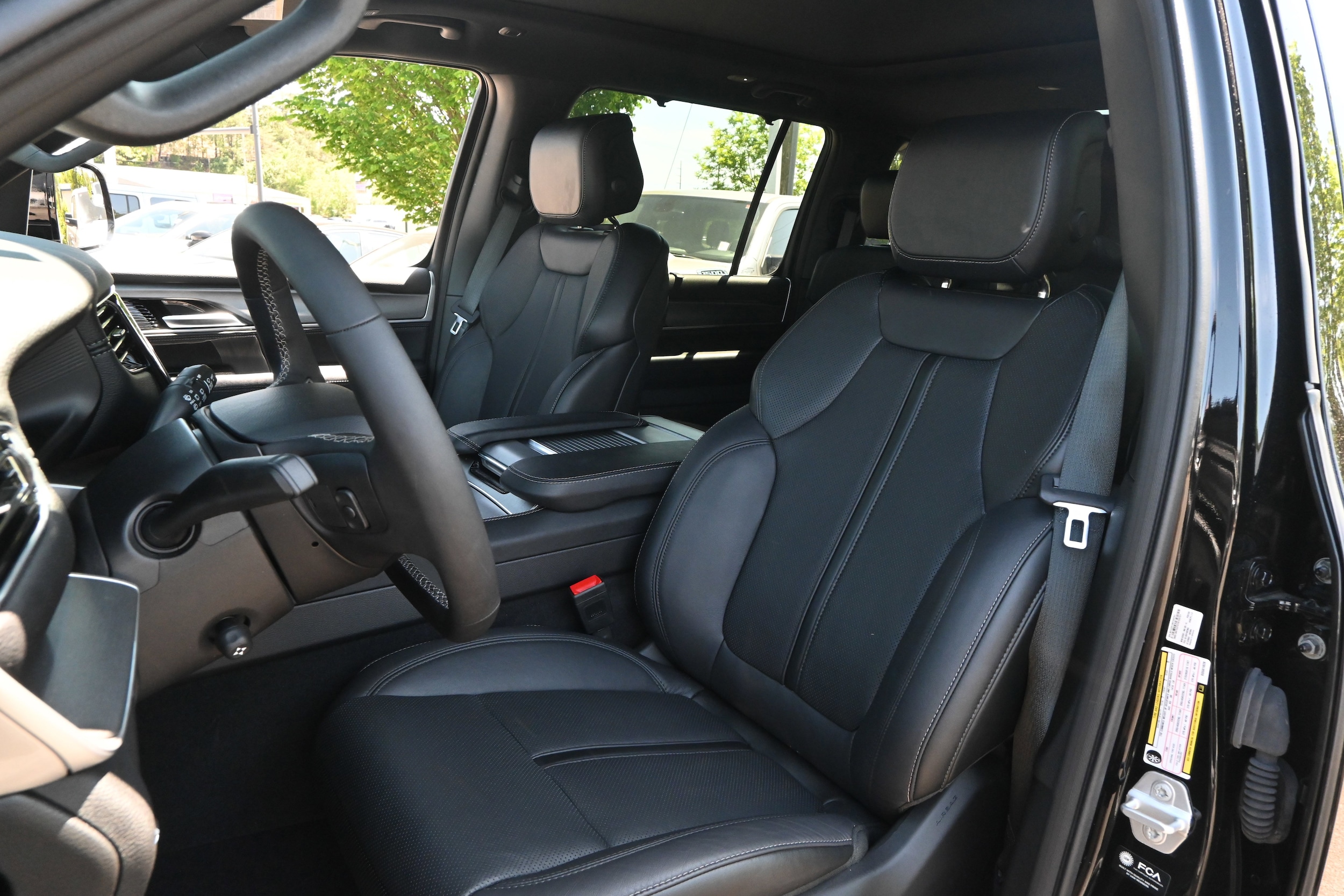 2025 Jeep Wagoneer Series II Carbide photo 5