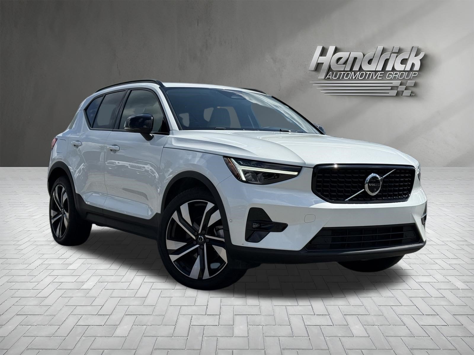 Volvo XC40 Plus Dark Theme