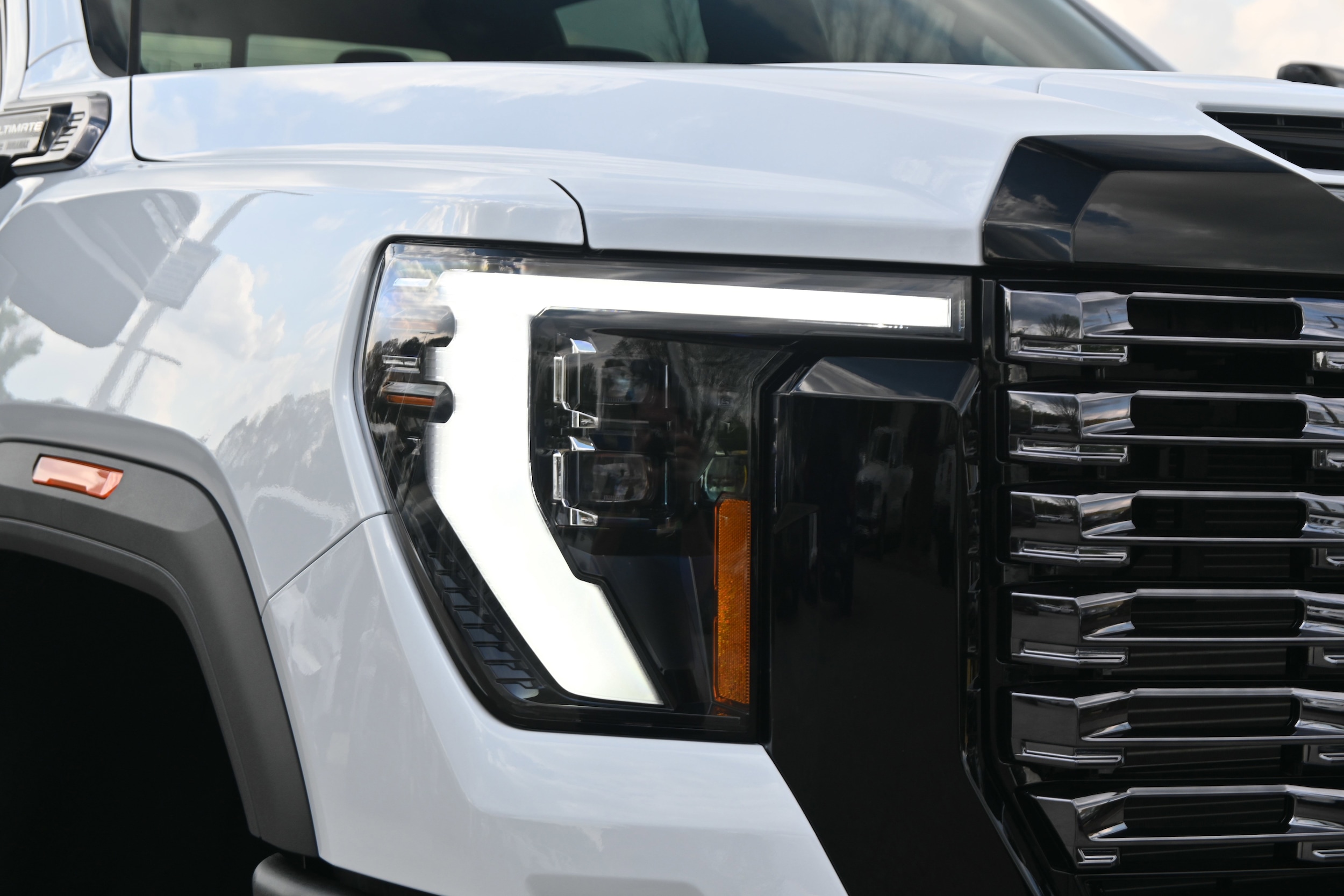 2026 GMC Sierra 3500HD Denali Ultimate photo 4