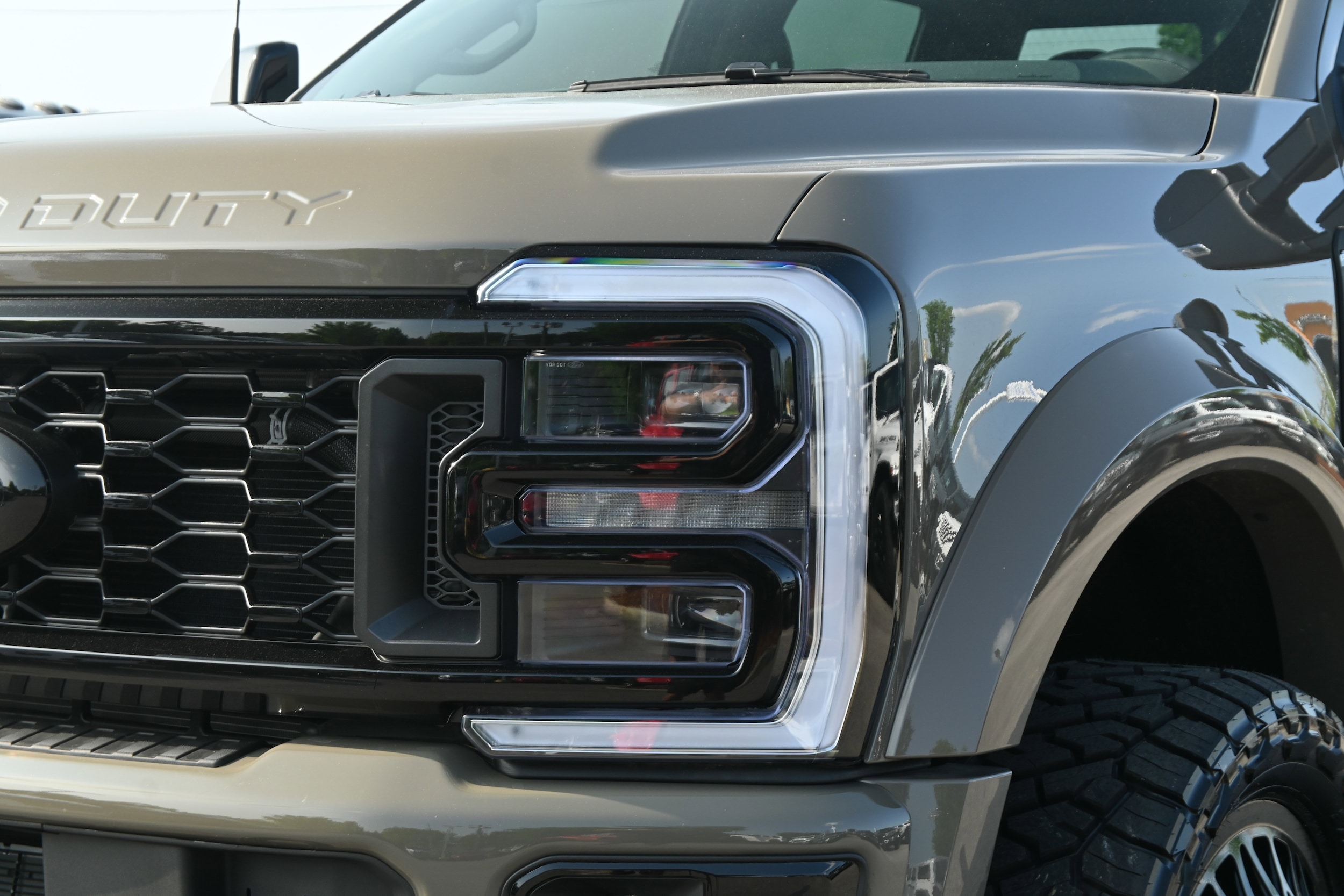 2026 Ford Super Duty F-450 DRW Platinum photo 4