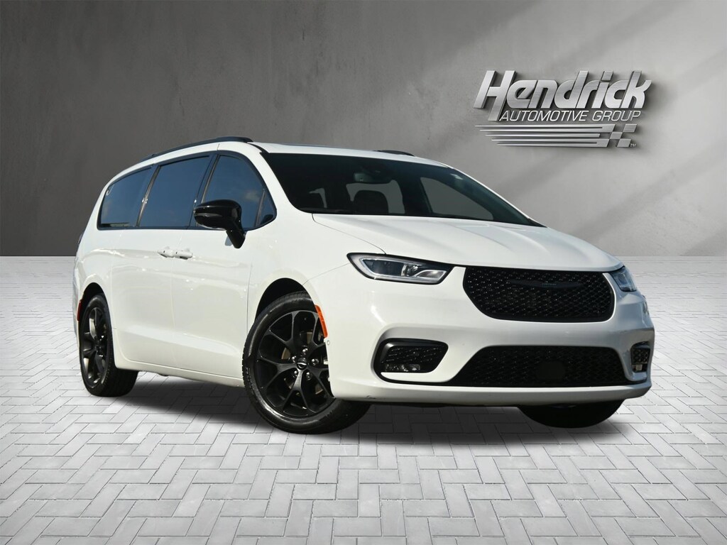 Used 2024 Chrysler Pacifica Limited Minivan