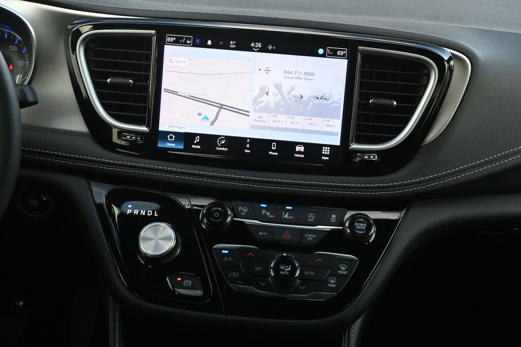 Used 2024 Chrysler Pacifica Limited Minivan
