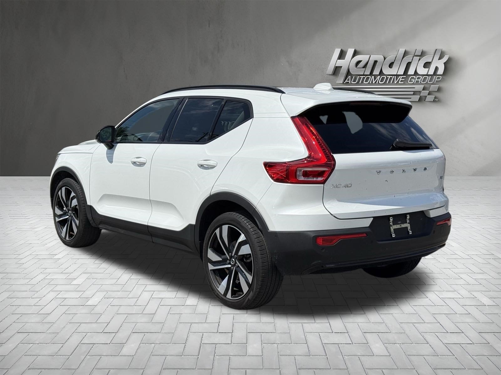 Volvo XC40 Plus Dark Theme