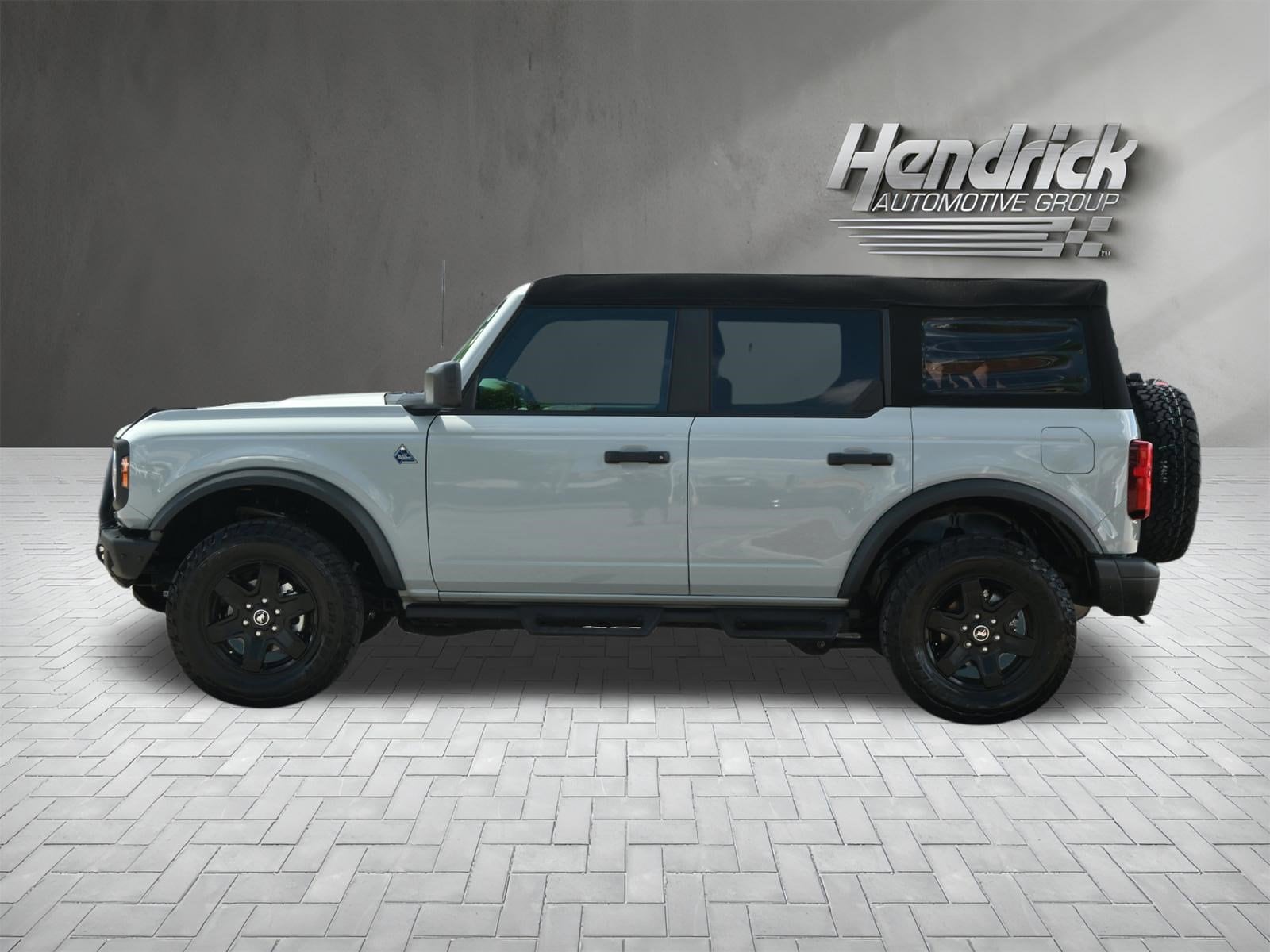 2024 Ford Bronco Black Diamond photo 3