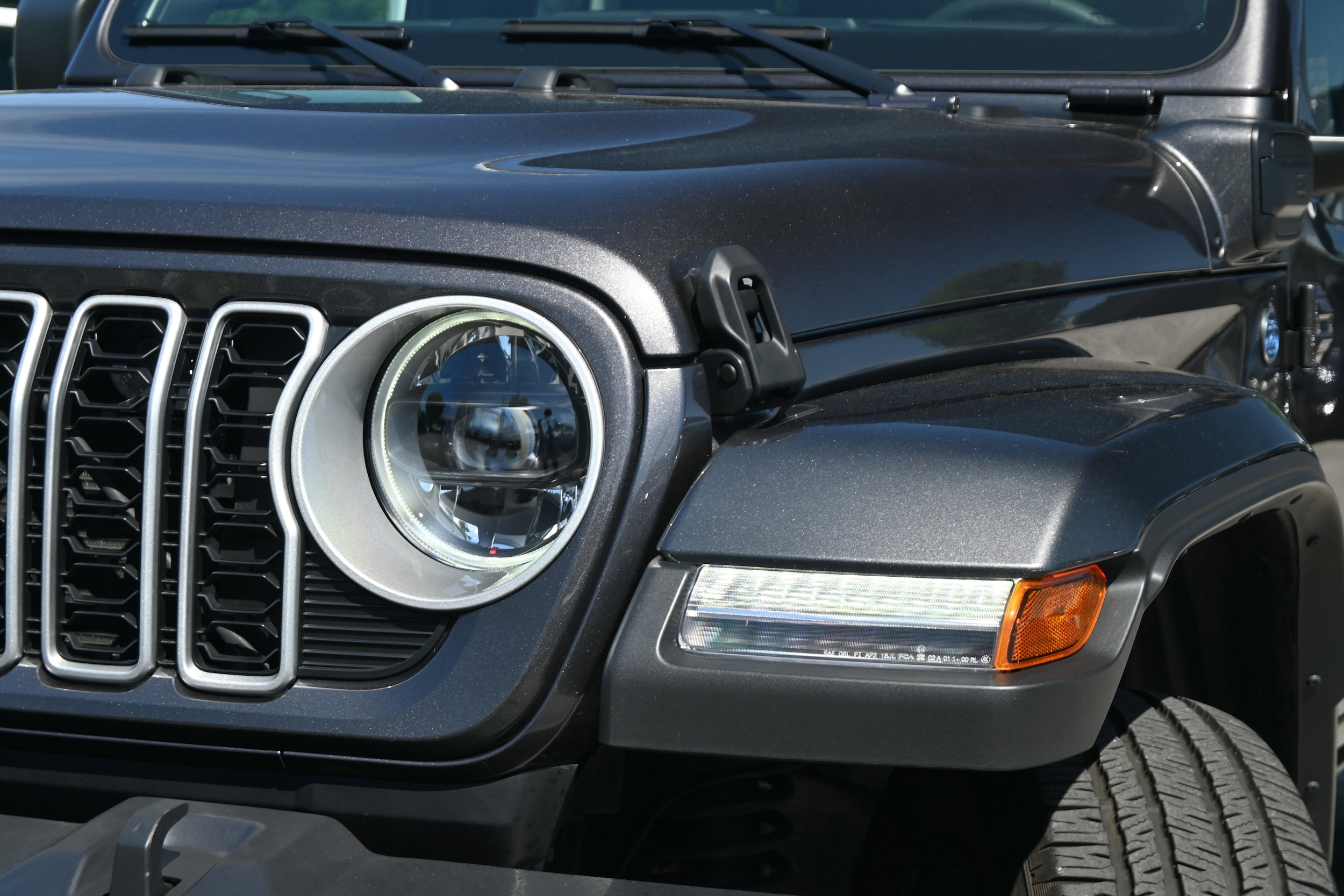 2025 Jeep Wrangler 4xe Sahara photo 5