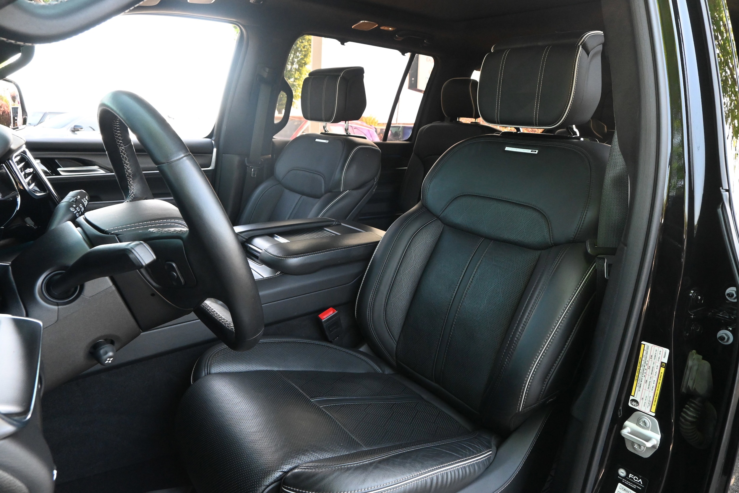 2023 Jeep Grand Wagoneer Series II Obsidian photo 5