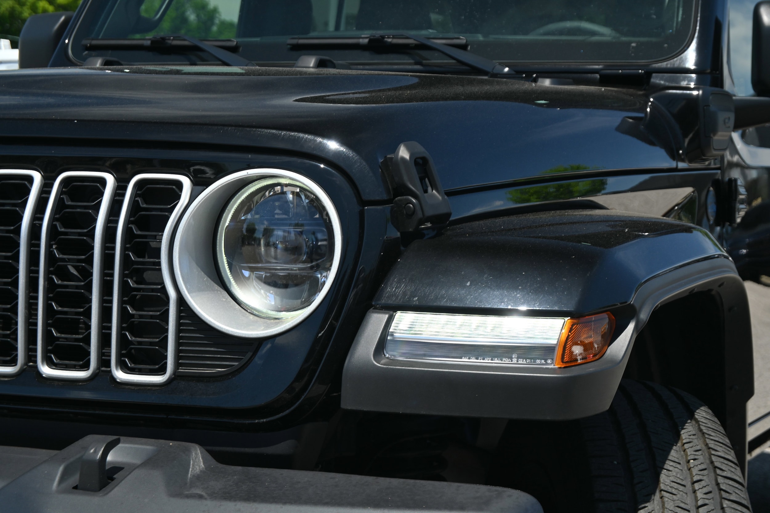 2025 Jeep Wrangler 4xe Sahara photo 5