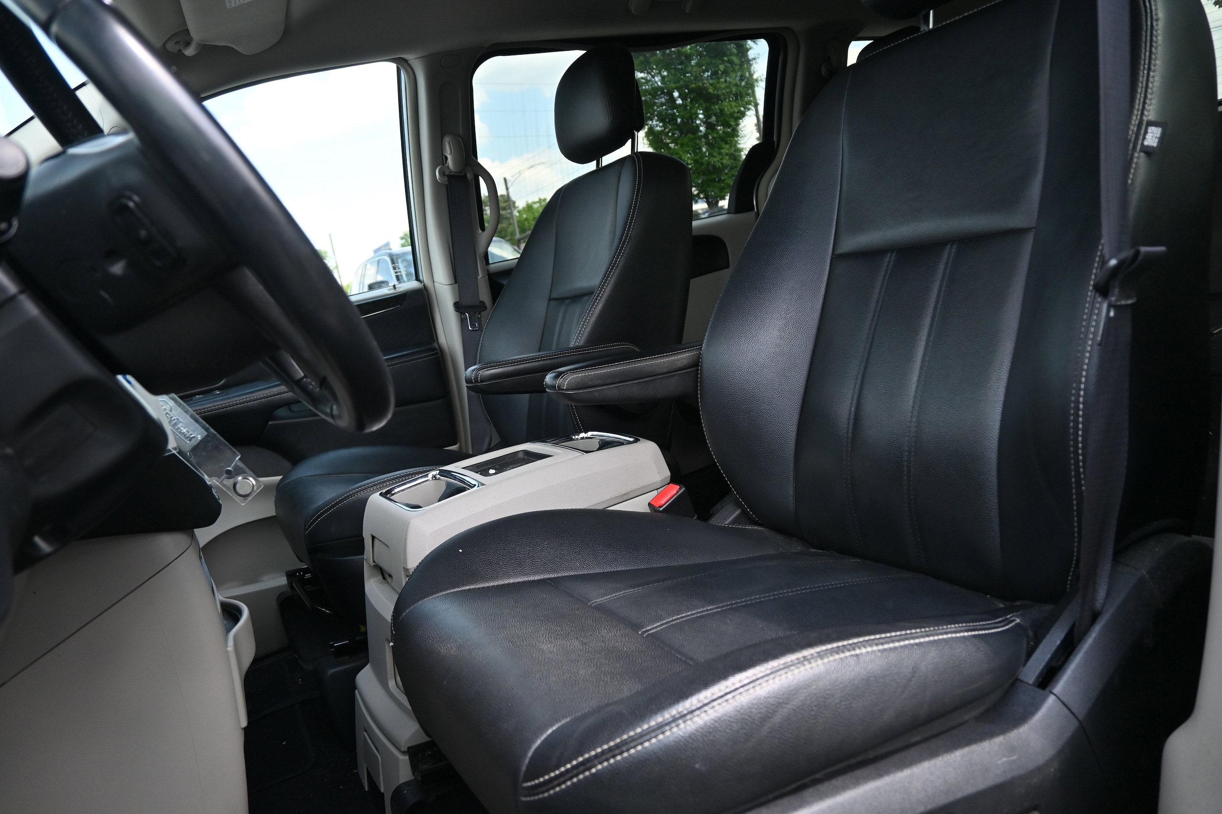 2016 Chrysler Town & Country Touring photo 6