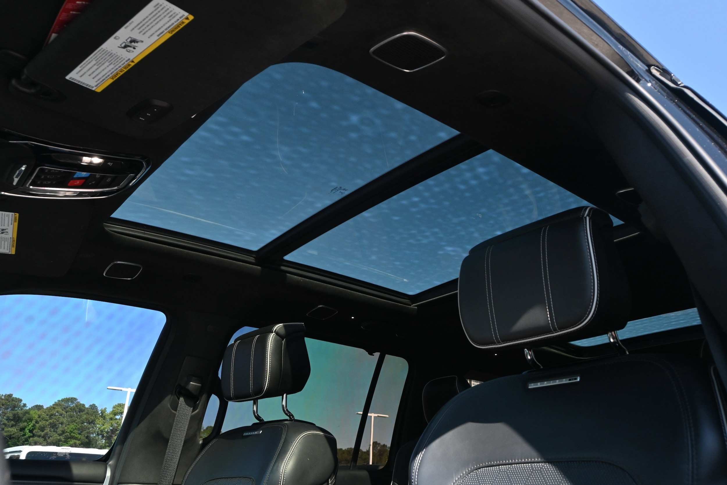 2022 Jeep Grand Wagoneer Series II Obsidian photo 3