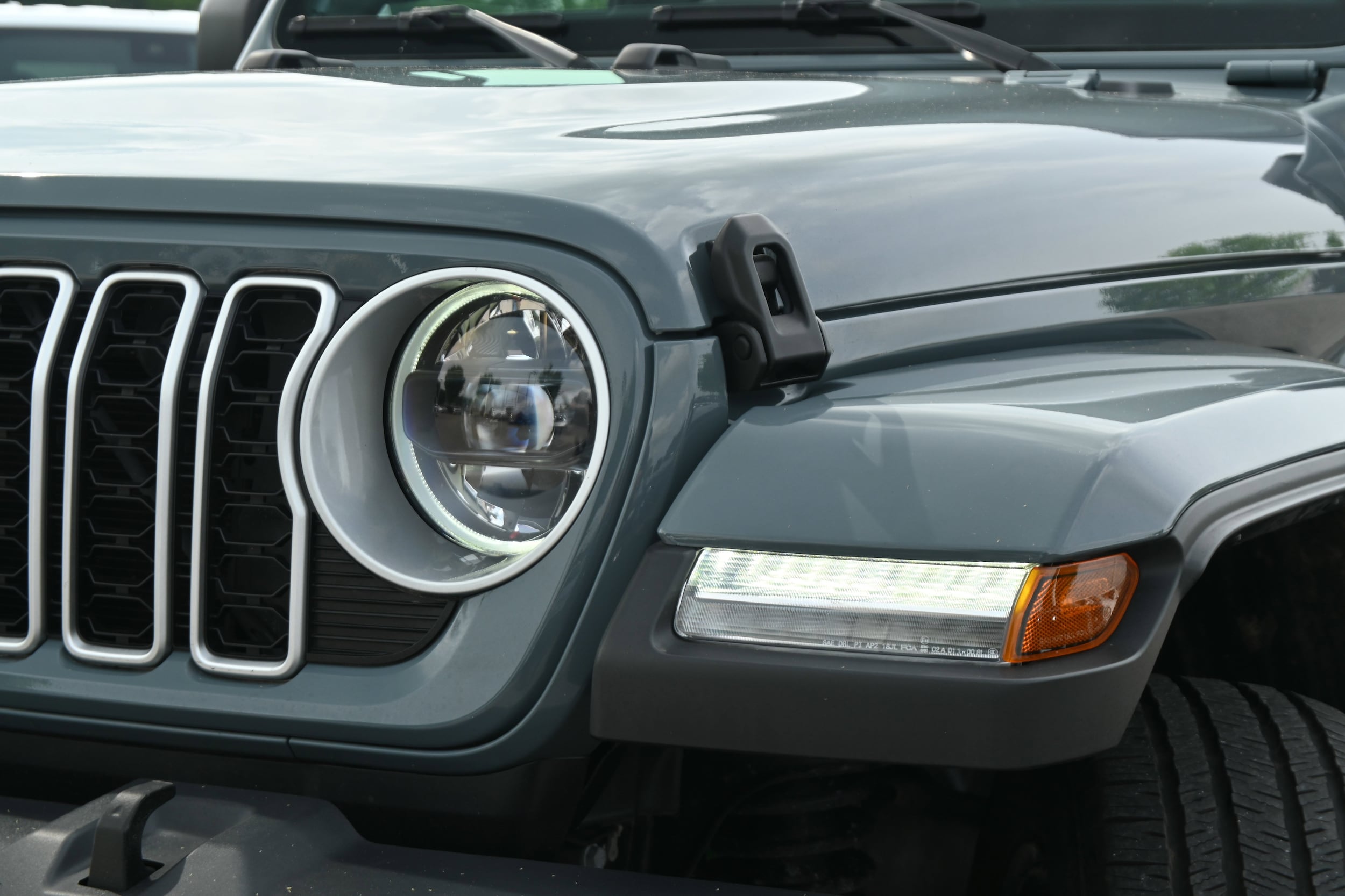 2025 Jeep Wrangler 4xe Sahara photo 5