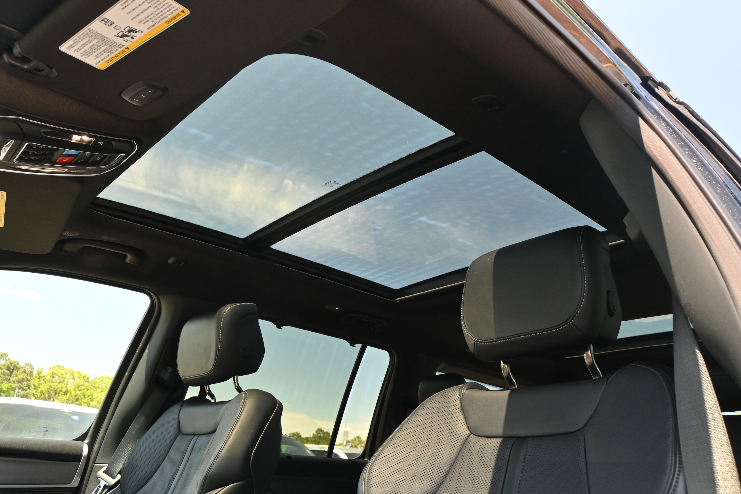 2025 Jeep Wagoneer Series II Carbide photo 3