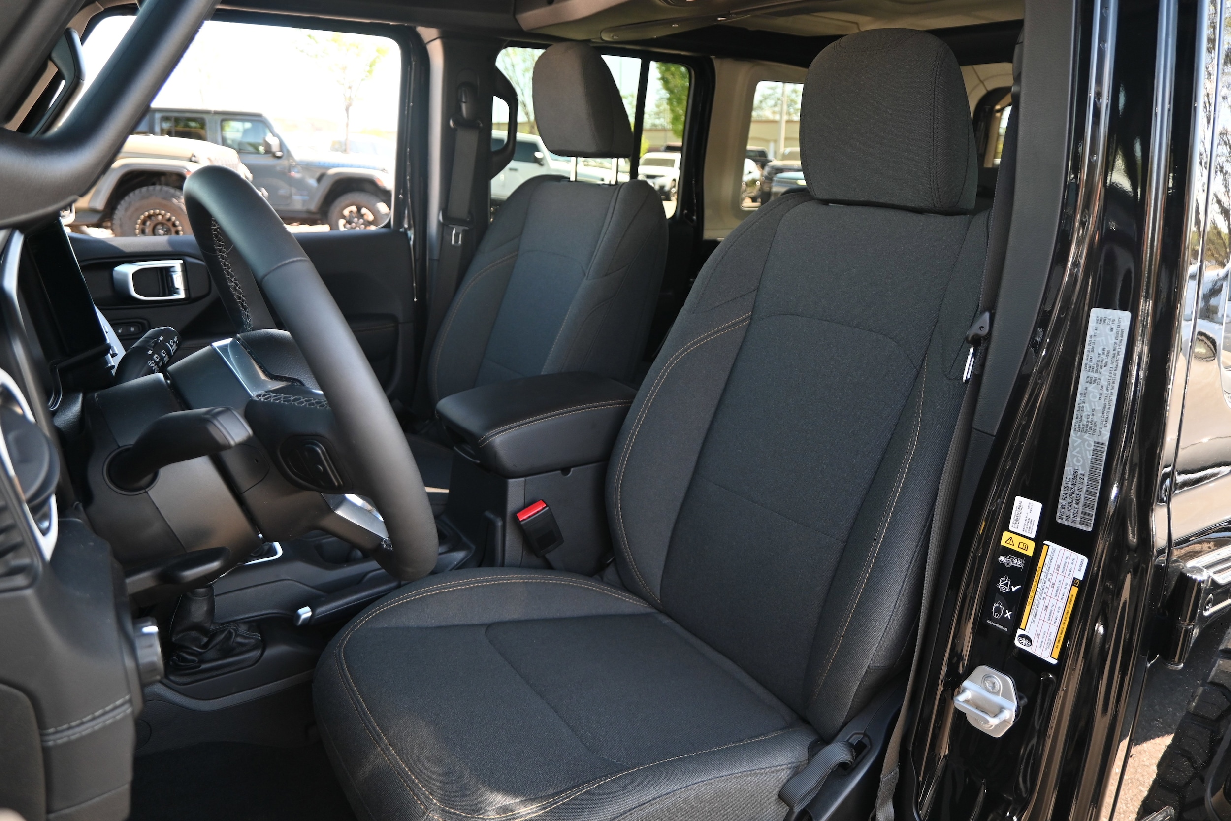 2025 Jeep Wrangler 4xe Sahara photo 5