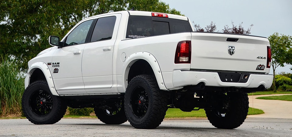 custom lifted trucks and