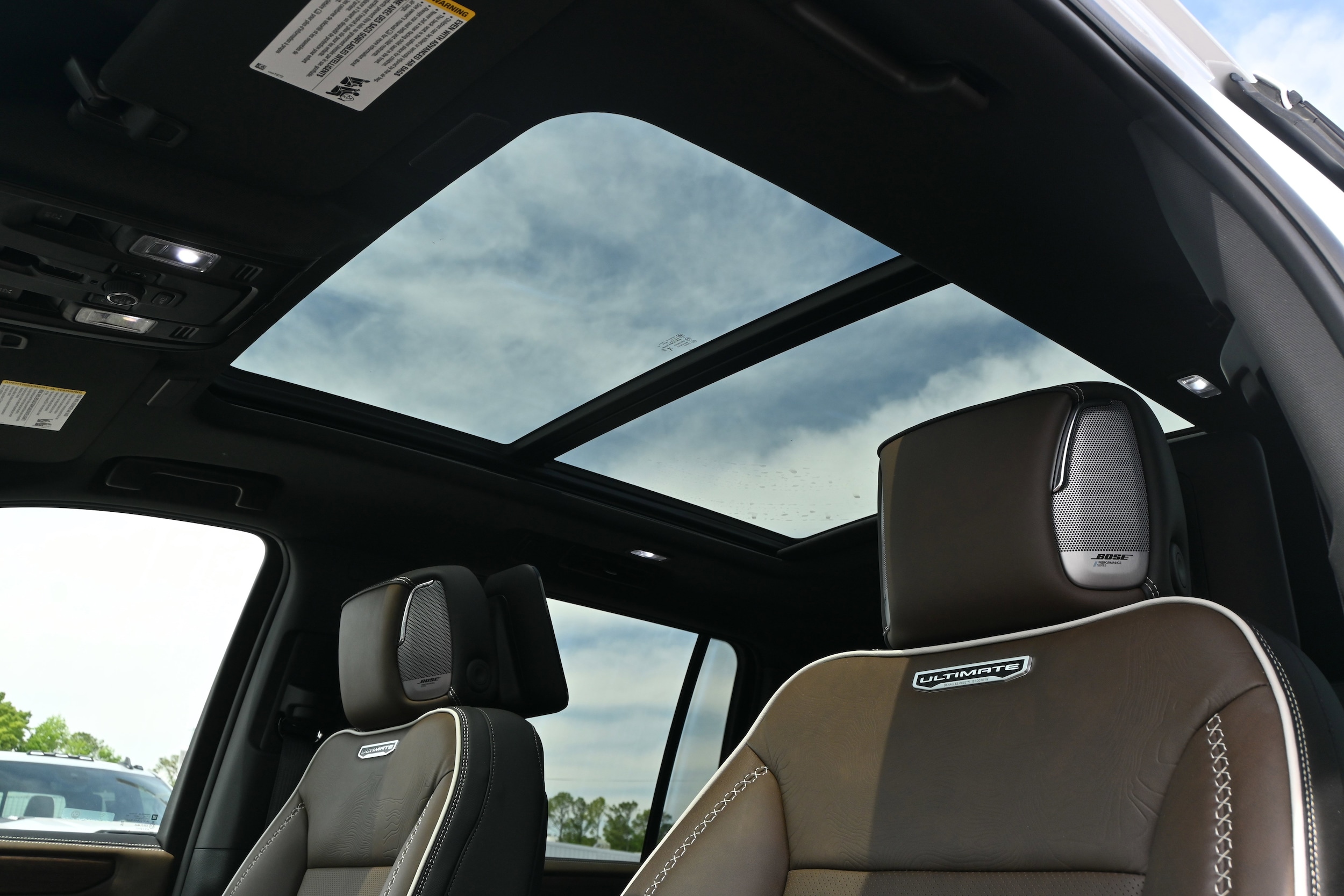 2025 GMC Yukon XL Denali Ultimate photo 3