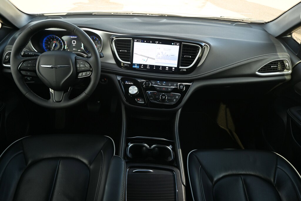 Used 2024 Chrysler Pacifica Limited Minivan
