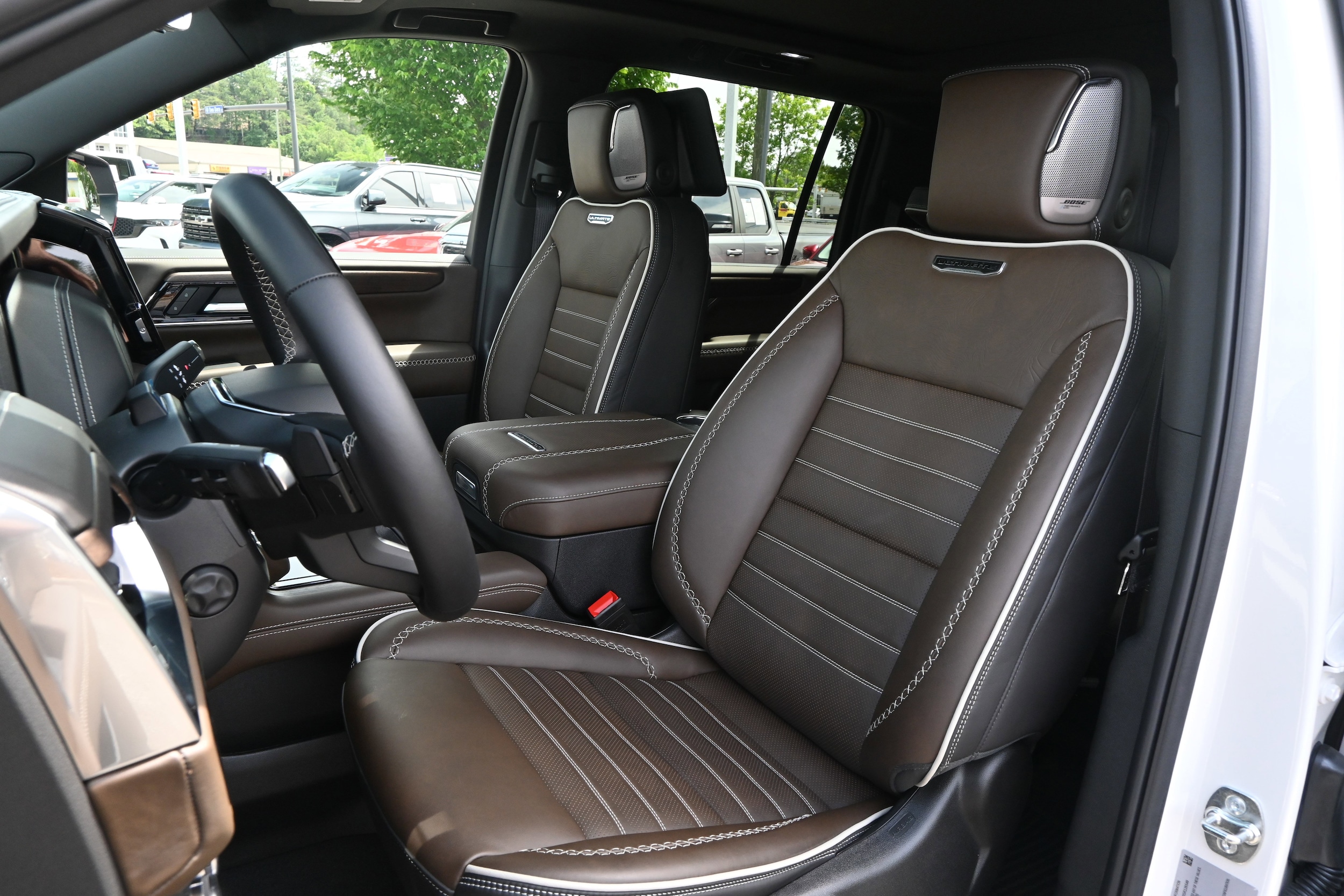 2025 GMC Yukon XL Denali Ultimate photo 5