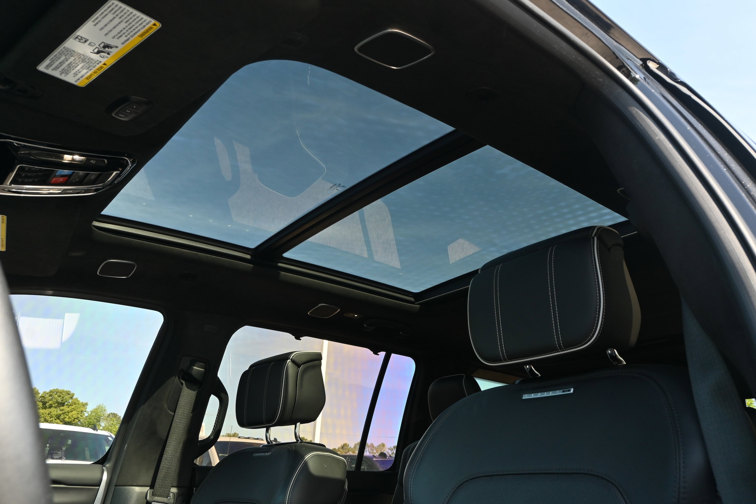 2023 Jeep Grand Wagoneer Series II Obsidian photo 3