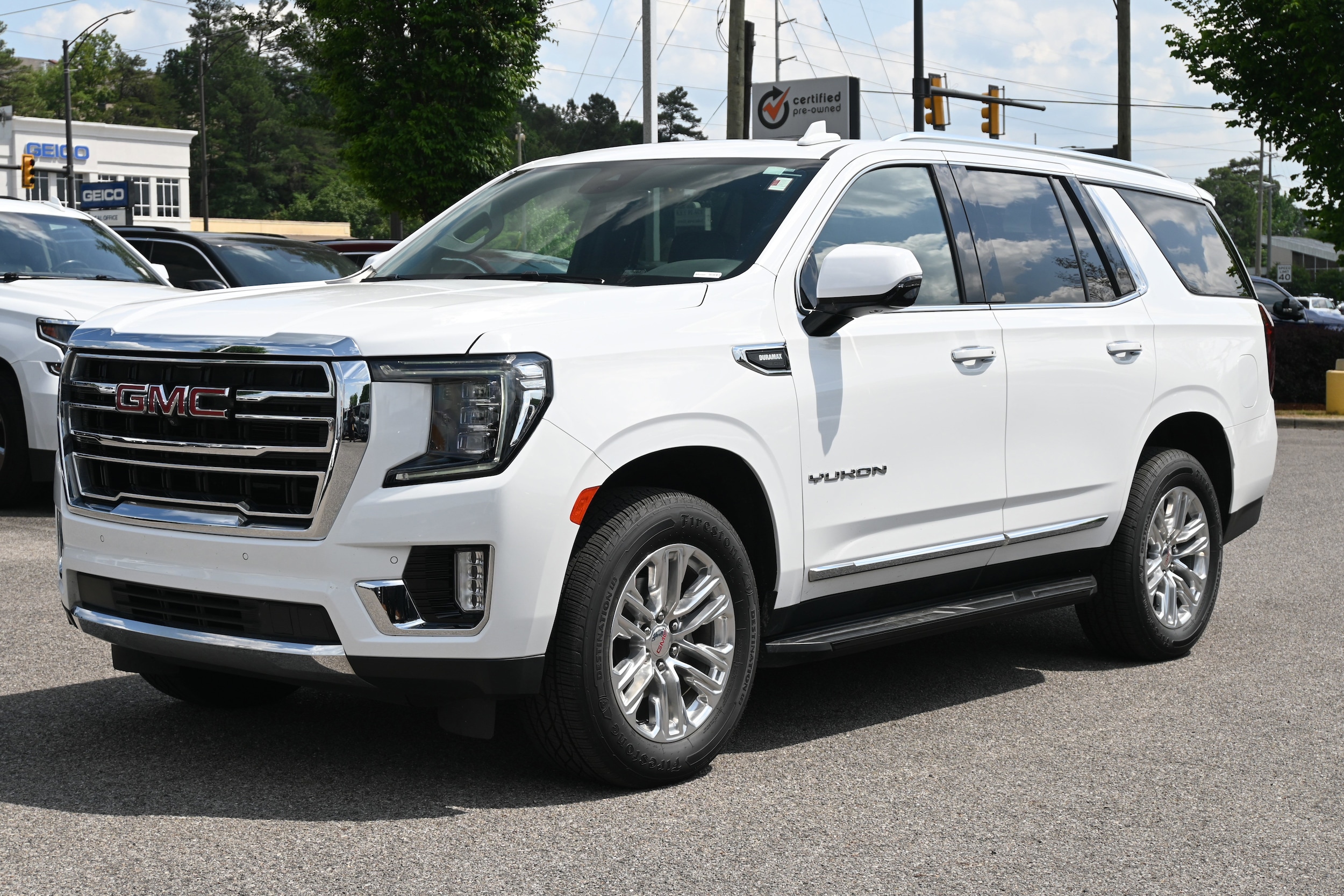 2024 GMC Yukon SLT photo 4