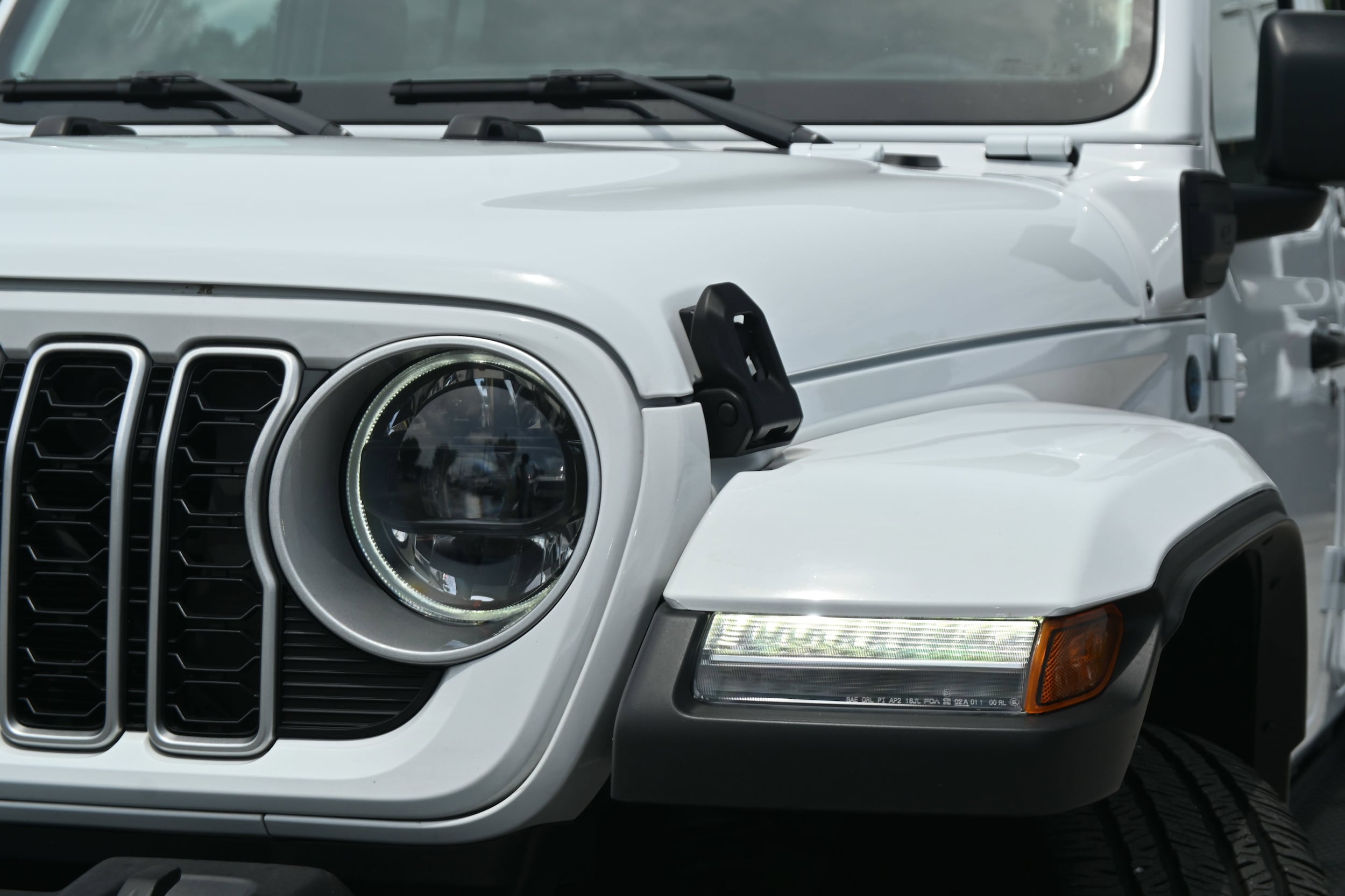 2025 Jeep Wrangler 4xe Sahara photo 5
