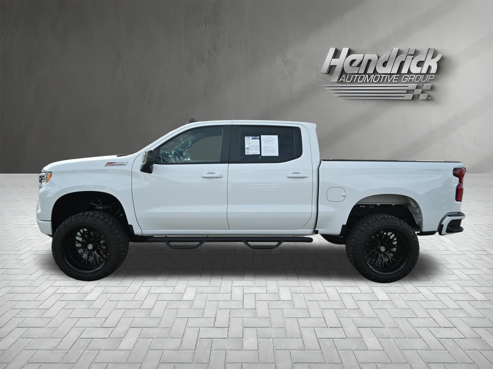 2023 Chevrolet Silverado 1500 RST photo 3