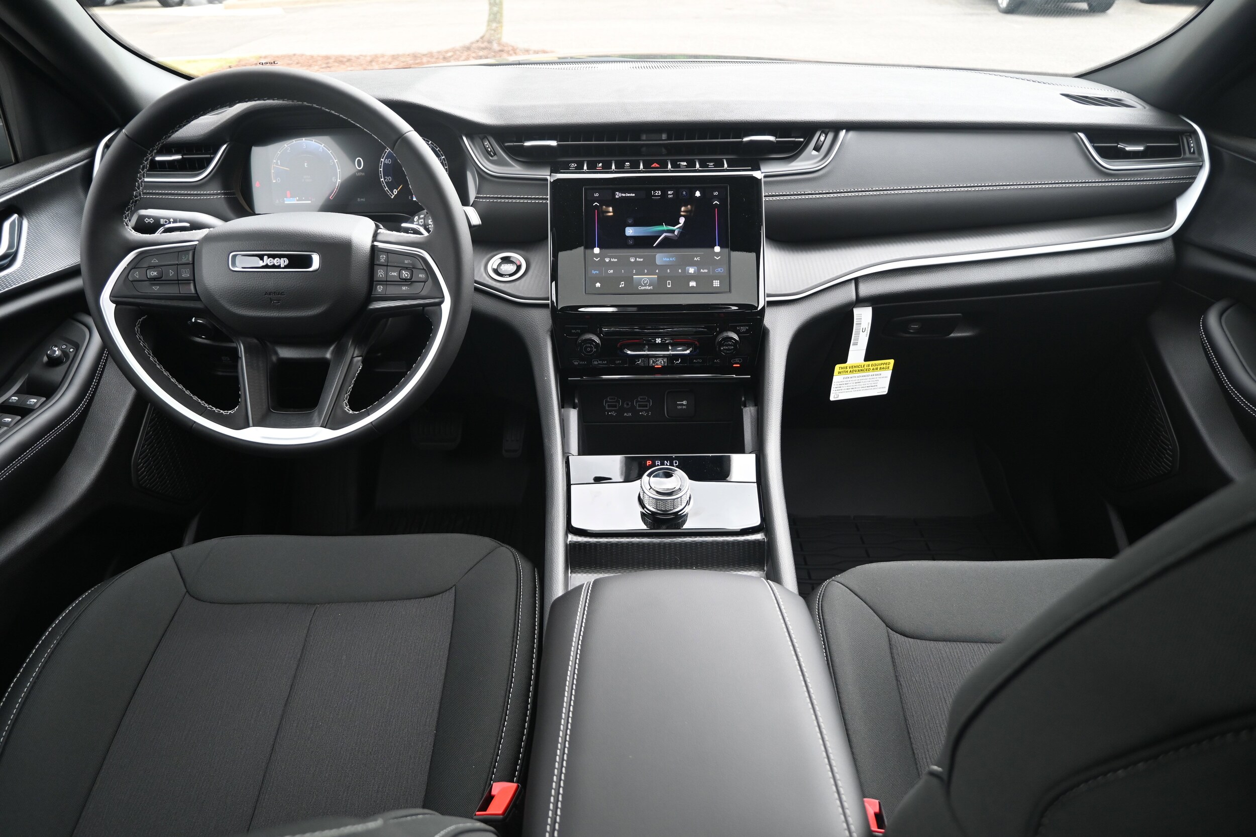 2025 Jeep Grand Cherokee Laredo X photo 2