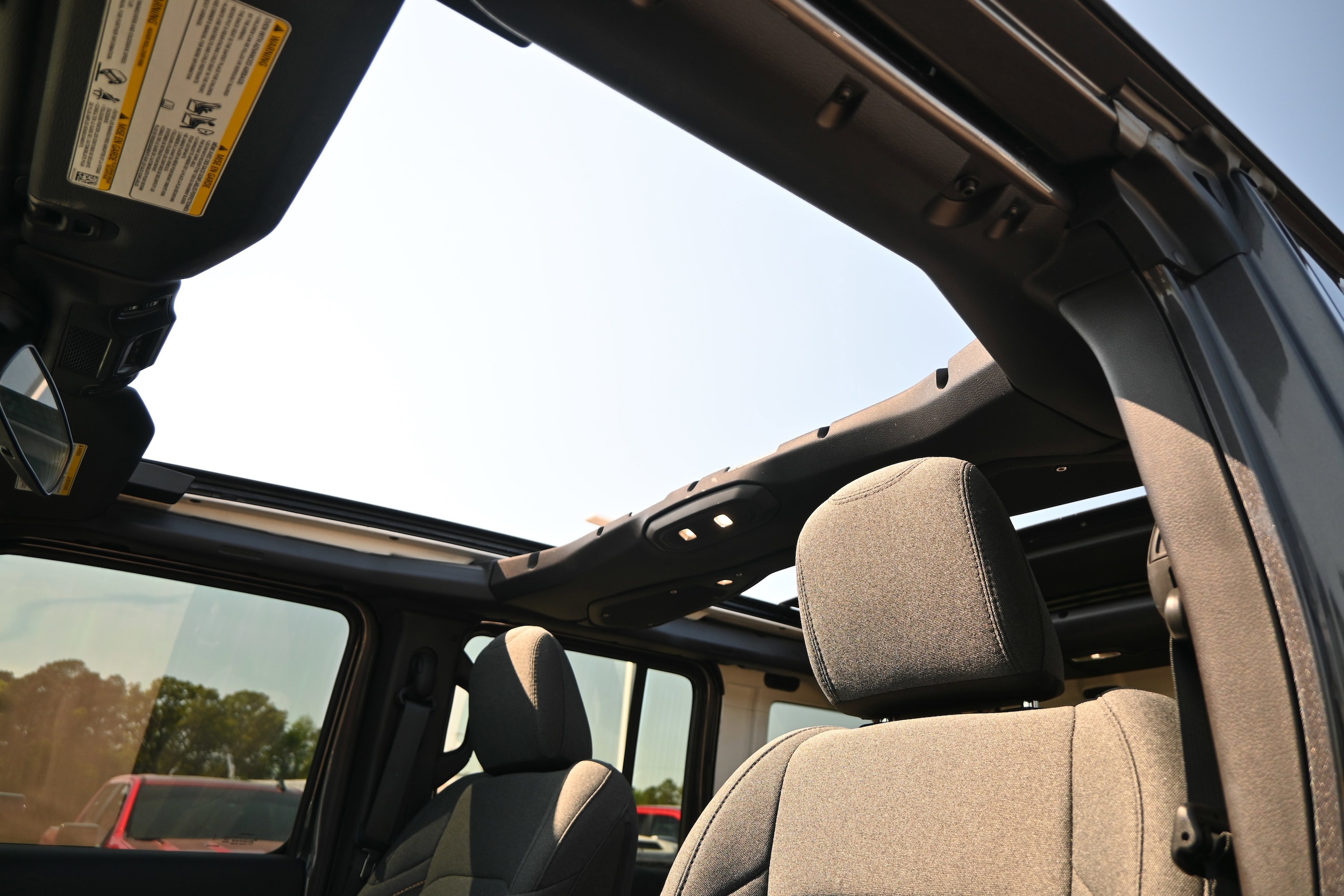 2025 Jeep Wrangler 4xe Sahara photo 3