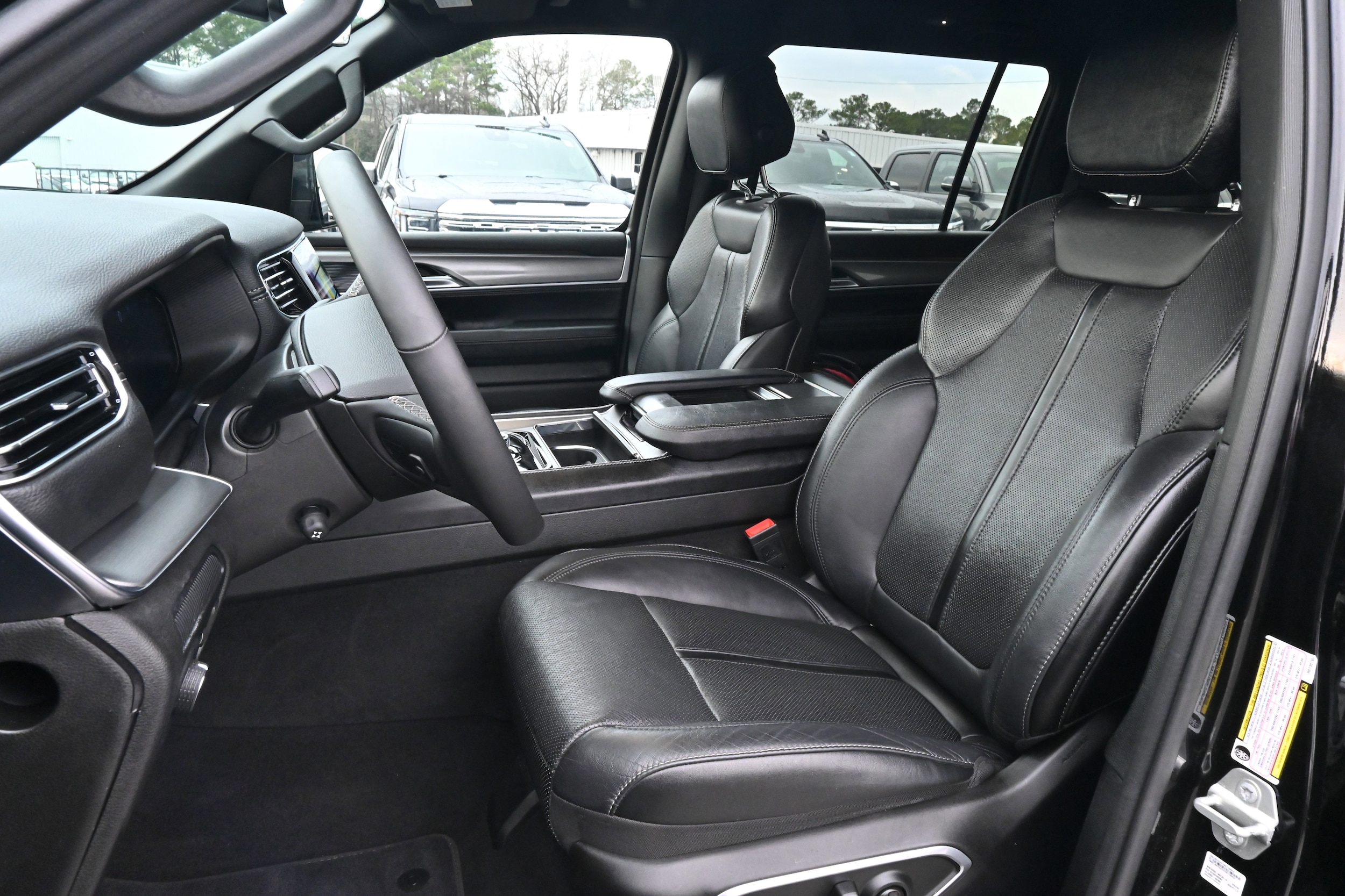 2024 Jeep Wagoneer Series II Carbide photo 5