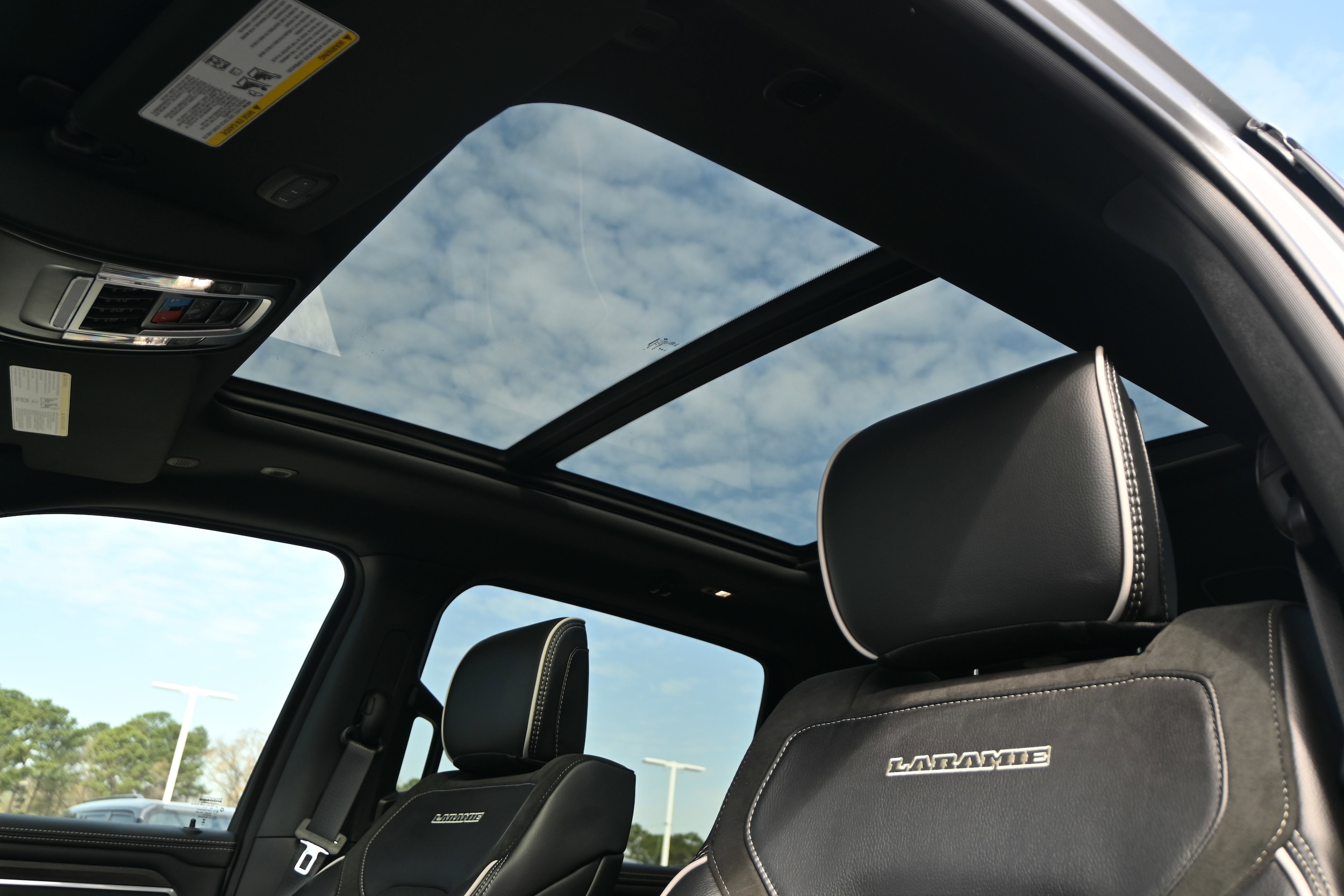 2025 Ram 1500 Laramie photo 3