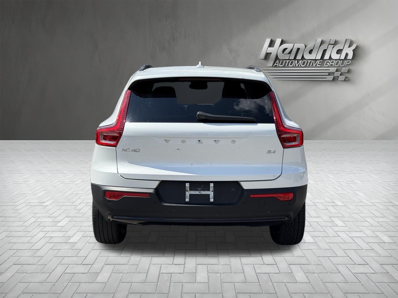 Volvo XC40 Plus Dark Theme