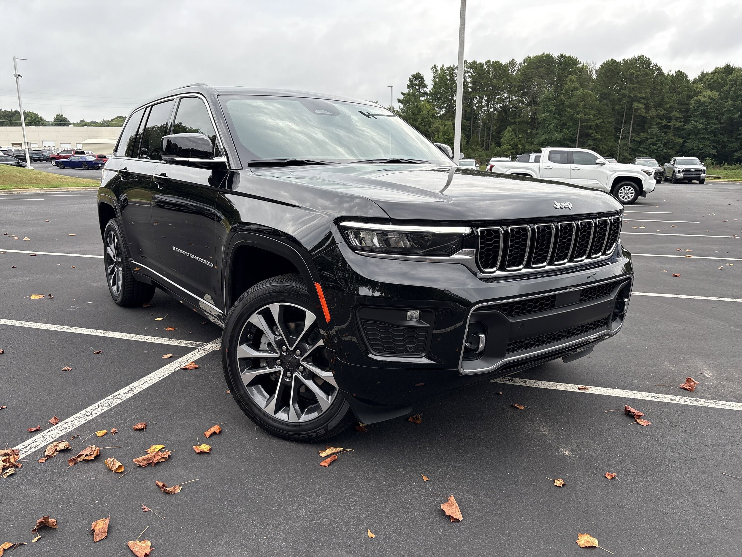 2025 Jeep Grand Cherokee Overland photo 2