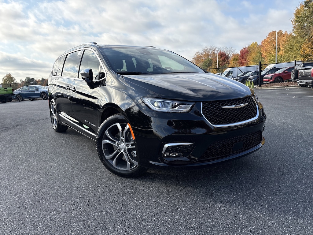New 2026 Chrysler Pacifica Pinnacle Passenger Van