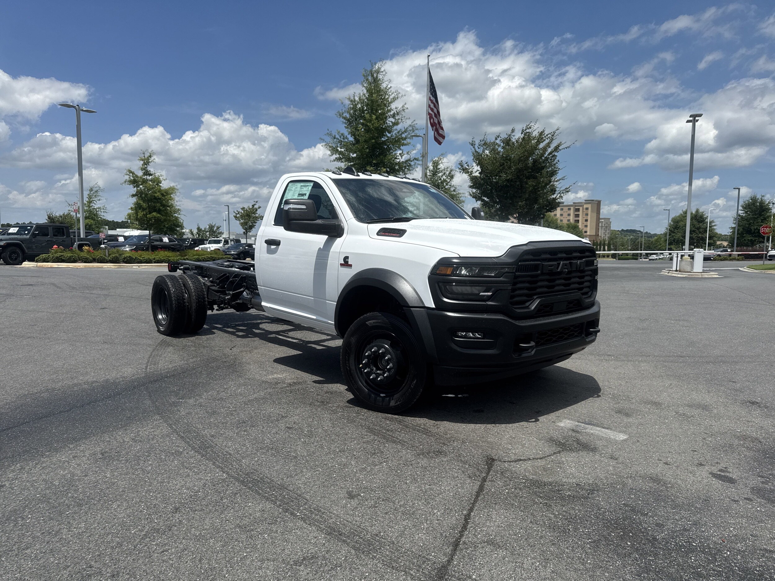 2025 Ram 5500 Tradesman photo 2