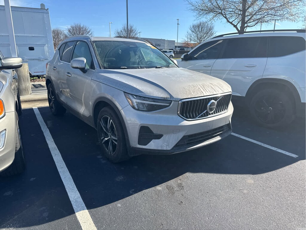 Used 2025 Volvo XC40 Core Bright Theme SUV