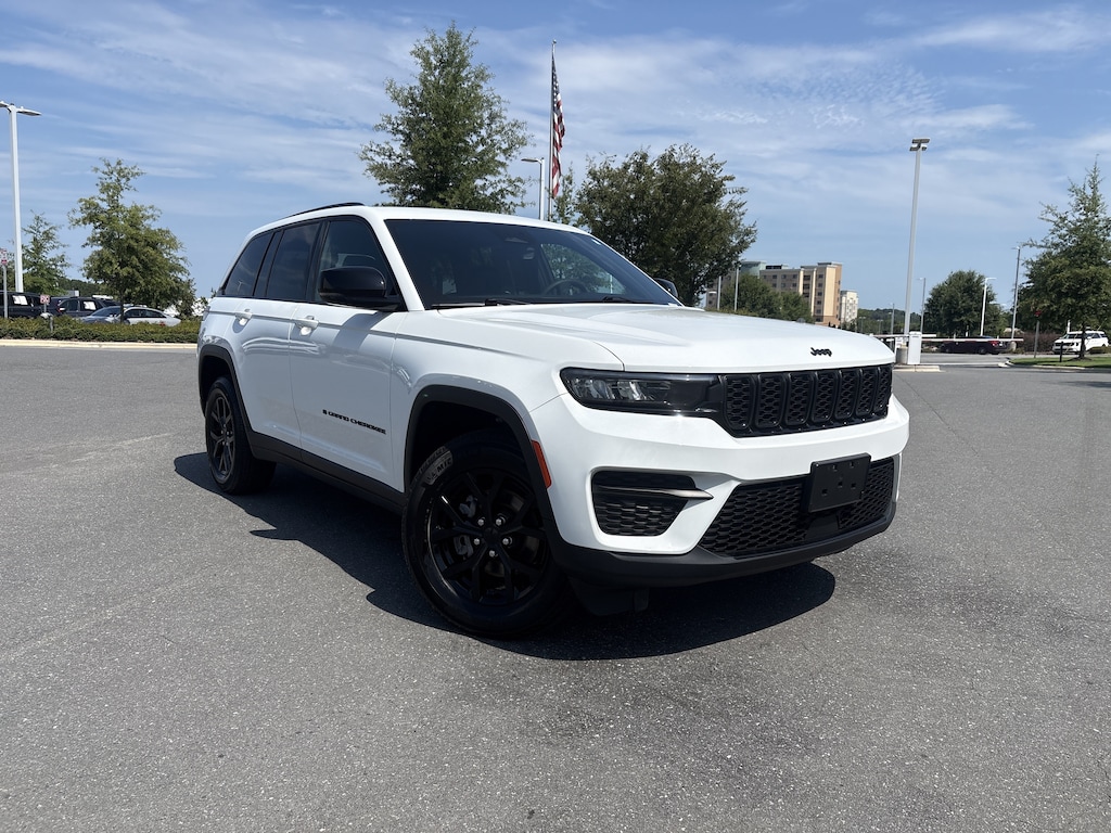 Used 2025 Jeep Grand Cherokee Altitude SUV