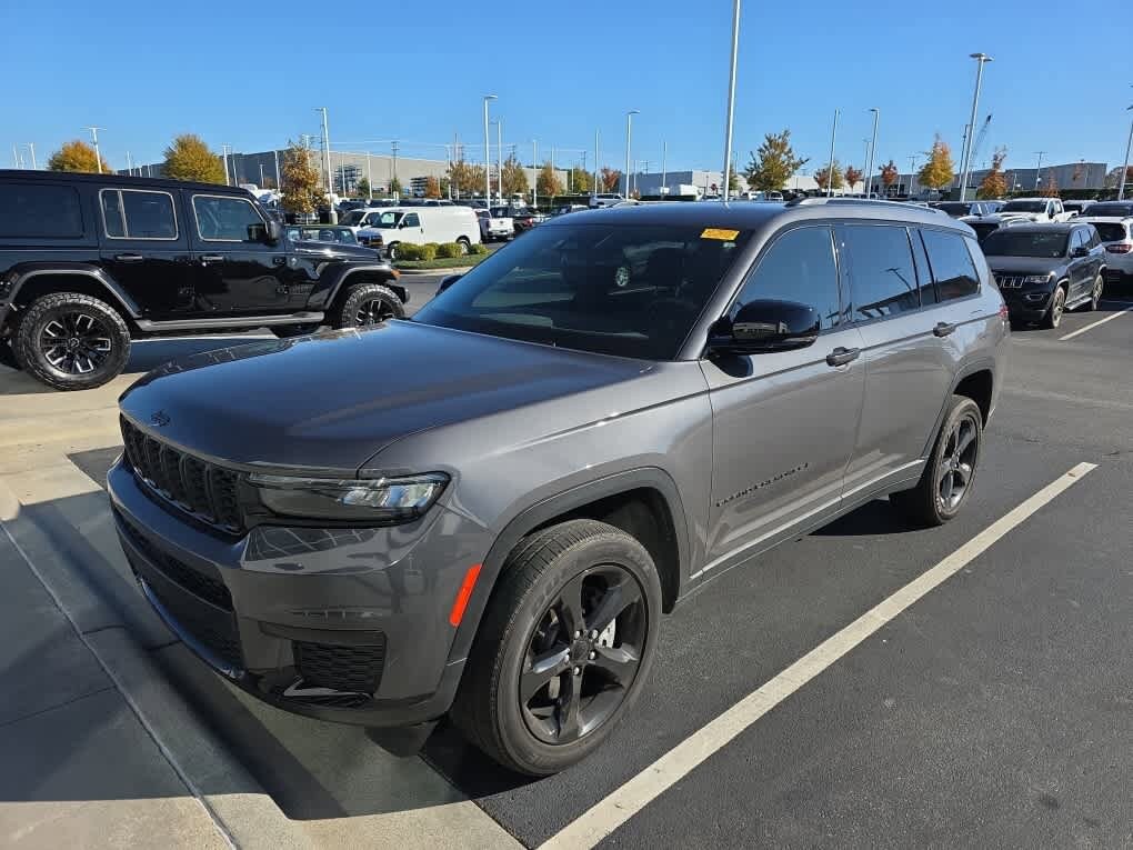2022 Jeep Grand Cherokee Altitude photo 2