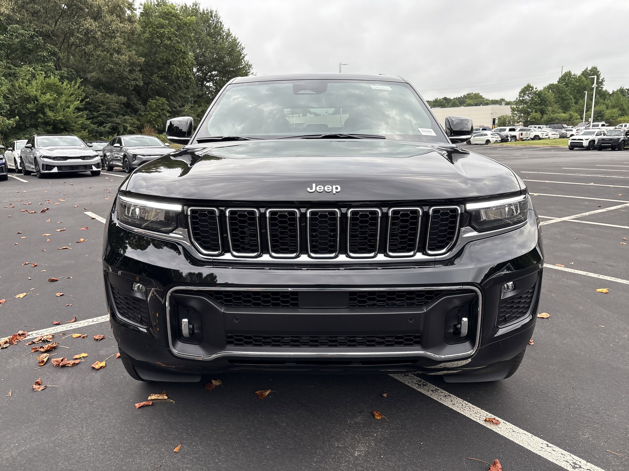 2025 Jeep Grand Cherokee Overland photo 3