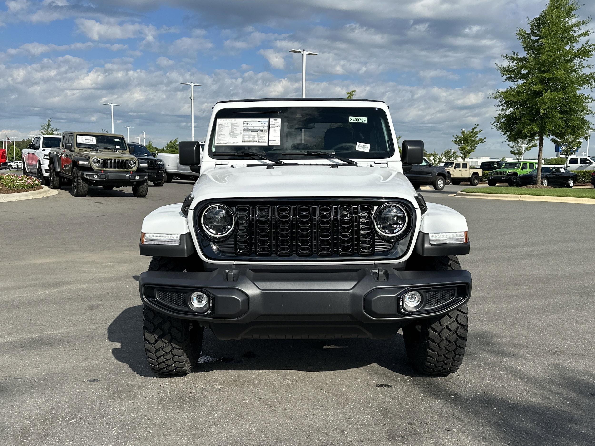 2025 Jeep Gladiator Willys photo 3