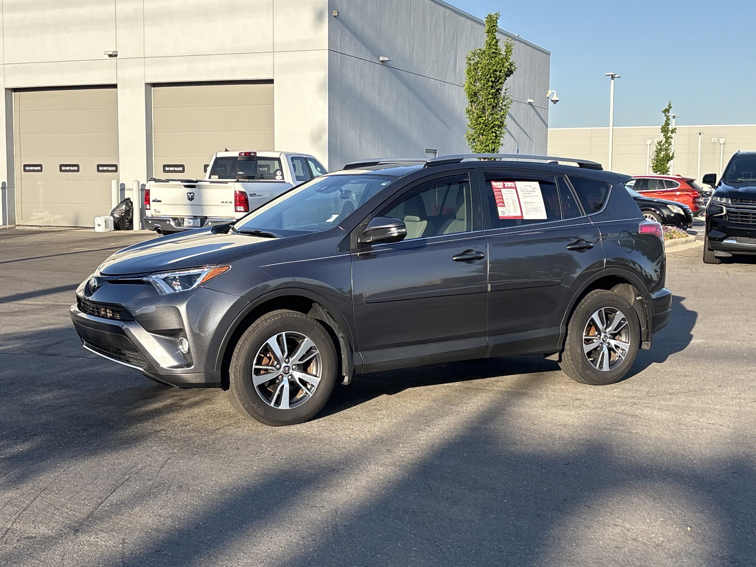 2017 Toyota RAV4 XLE photo 4