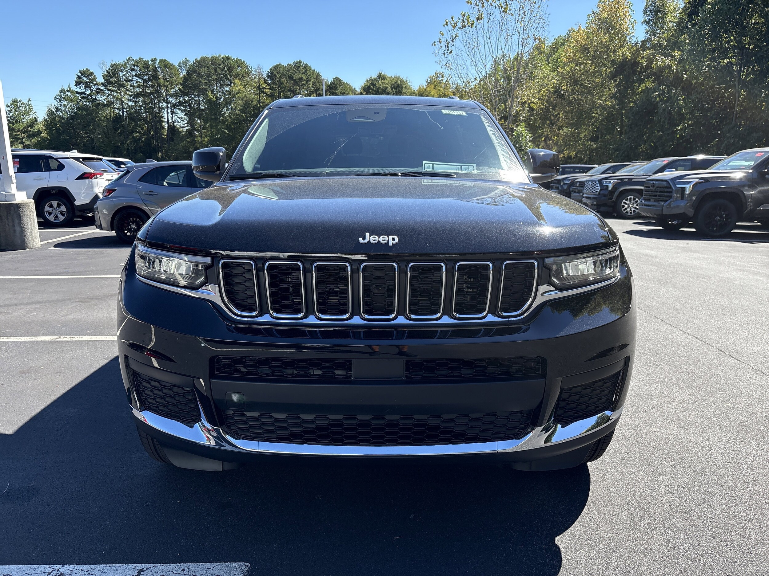 2025 Jeep Grand Cherokee Laredo X photo 3