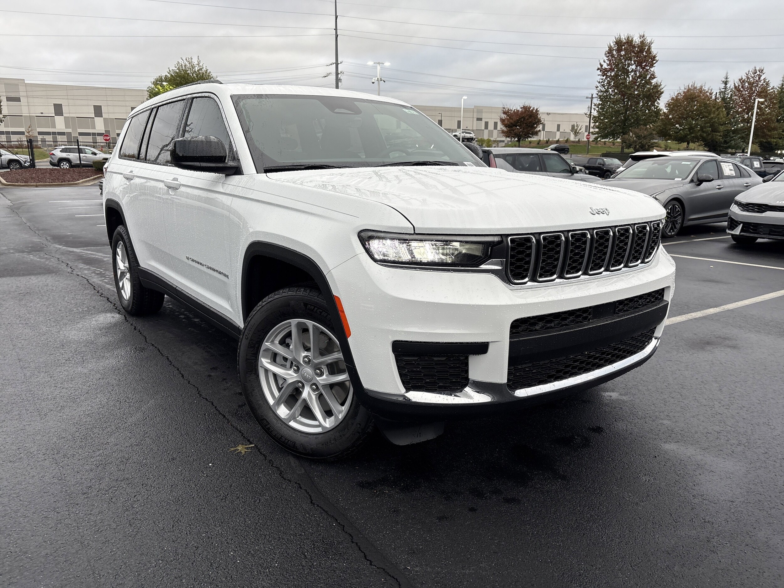 2025 Jeep Grand Cherokee Laredo X photo 2