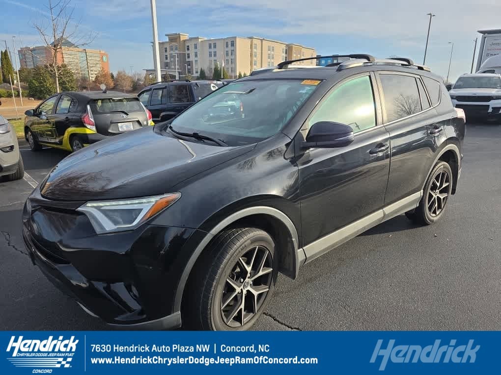 2017 Toyota RAV4 SE's photo