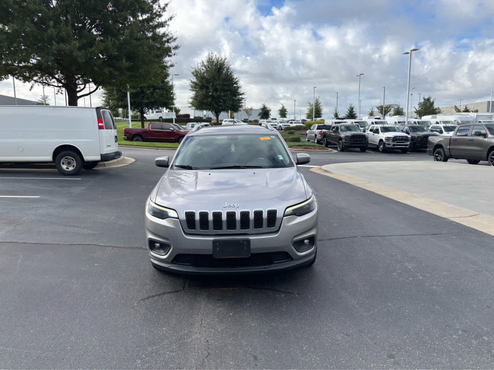 2019 Jeep Cherokee Latitude photo 2
