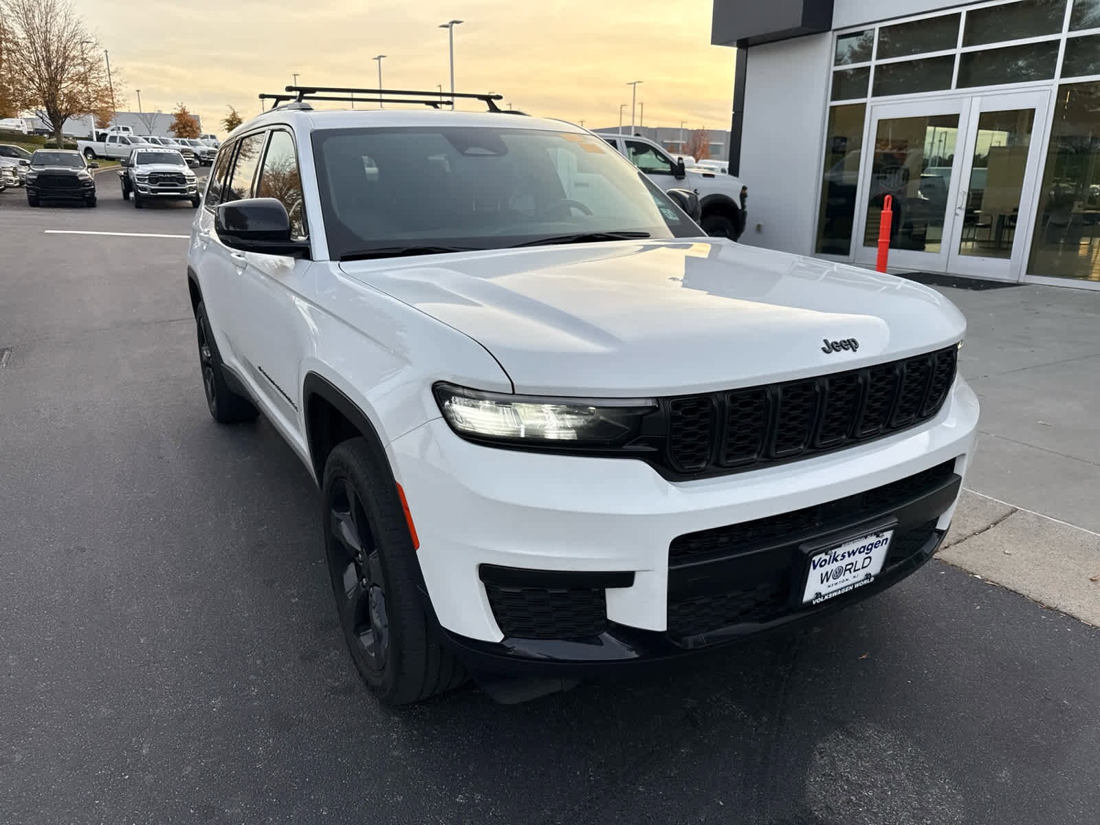 2023 Jeep Grand Cherokee Altitude photo 2